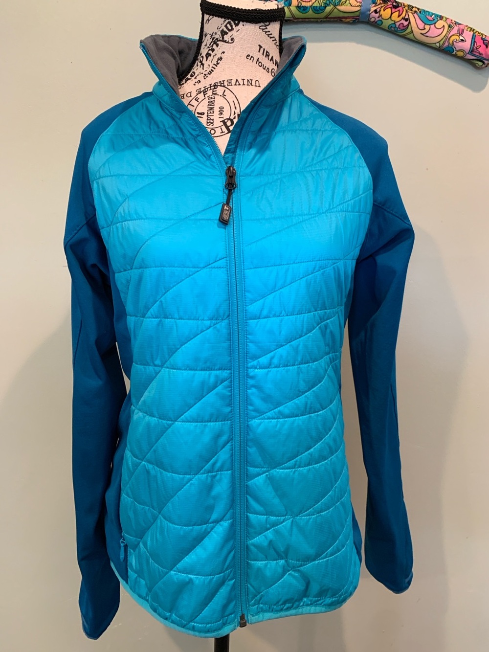 Eastern Mountain Sports Women’s Medium Blue Quilted Lightweight Hybrid Jacket